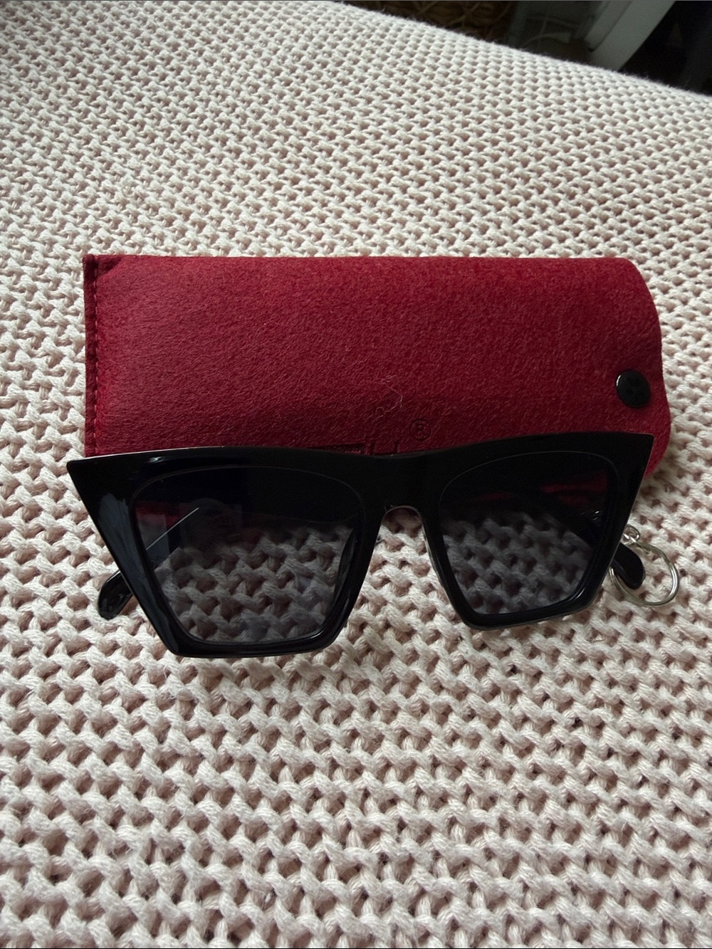 Black Oversized Cat-Eye Sunglasses with Red Felt Case